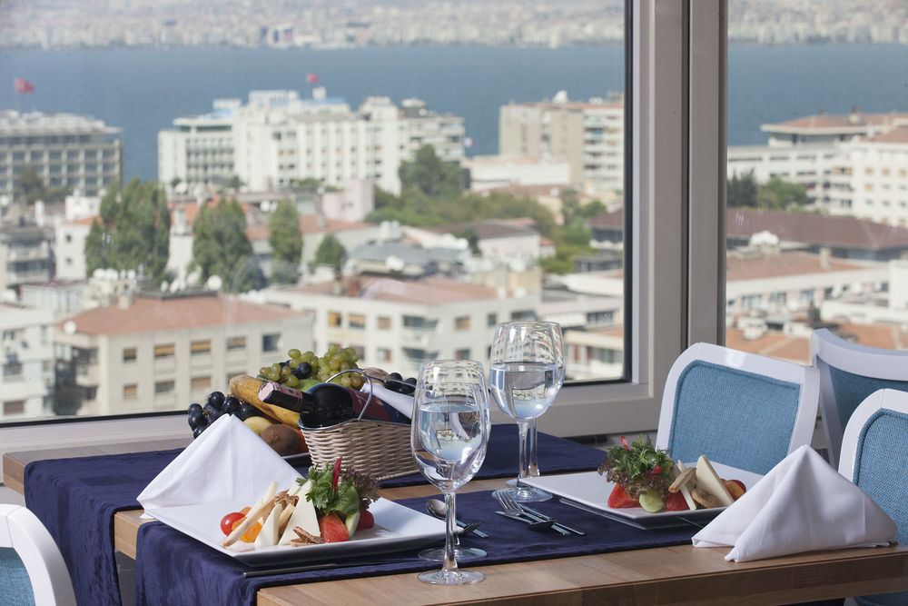 Отель Doubletree By Hilton Izmir - Alsancak Экстерьер фото