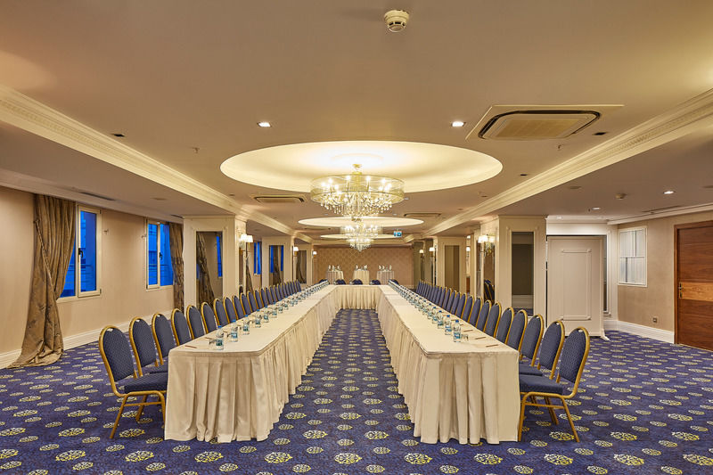 Отель Doubletree By Hilton Izmir - Alsancak Экстерьер фото